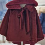 Deolinda 
Mantella in velluto con pelliccia bordouex art.DBI231109
