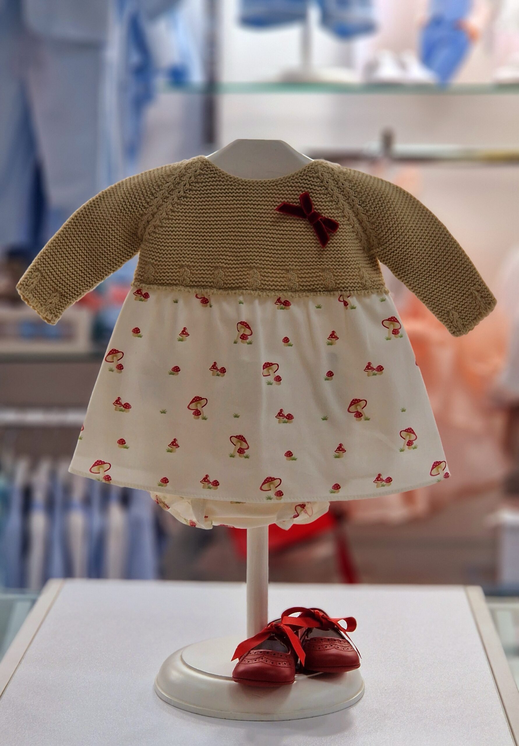 1000232242 Micolino
Vestito neonata con culotte coordinata “Familia Tambor” art.7105 - immagine 1