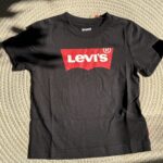 𝑳𝒆𝒗𝒊’𝒔 𝑲𝒊𝒅𝒔
T-Shirt black/red art.157-023