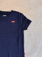 𝑳𝒆𝒗𝒊’𝒔 𝑲𝒊𝒅𝒔
T-shirt basic con logo piccolo Blu/Red  art.100-C8D - immagine 2