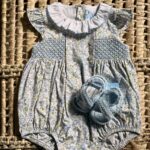 𝑺𝒂𝒓𝒅𝒐𝒏
Pagliaccetto neonata in puro cotone con punto smock art.25LA-436
