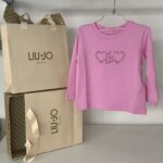 𝓛𝓲𝓾•𝓙𝓸

Maglia manica lunga bambina art.KA5024 Fucsia con logo in strass