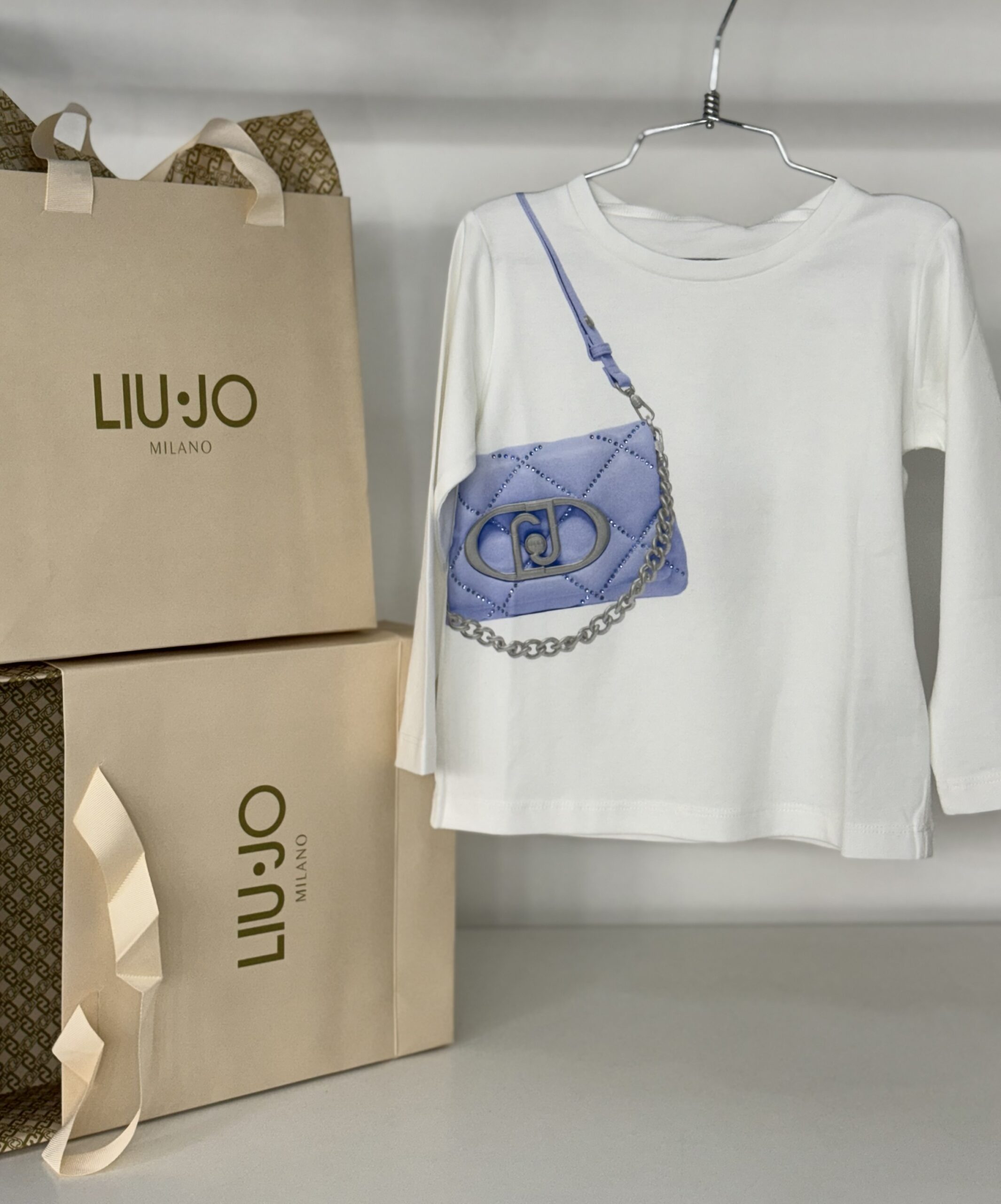 img_7980 ๐๐ฒ๐พโข๐๐ธ
Maglia manica lunga bambina art.KA5023 White/Blue - immagine 1