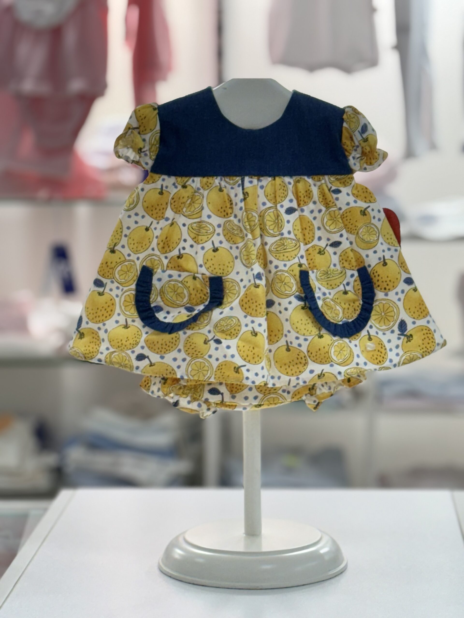img_8026 𝓓𝓮𝓵 𝓼𝓾𝓻
Vestito bambina con coulotte “Familia Sirope” art.0080 - immagine 1