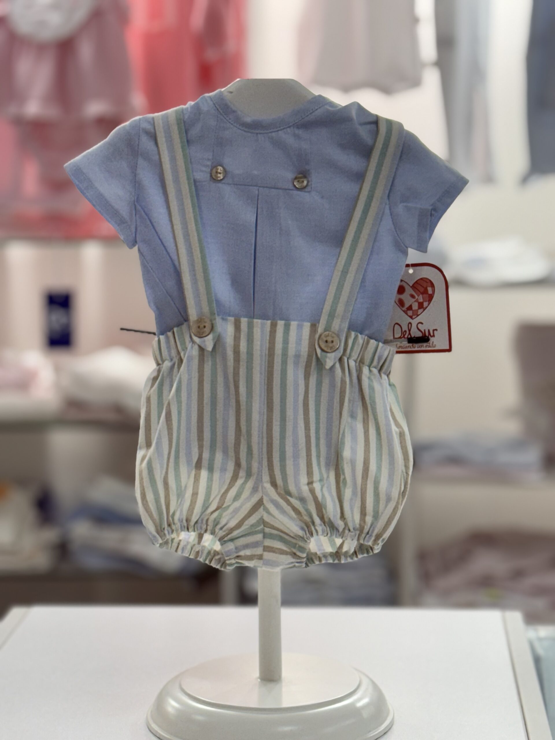 img_8058 𝓓𝓮𝓵 𝓼𝓾𝓻
Salopette bambino “Familia Pionono” art.0030 - immagine 1