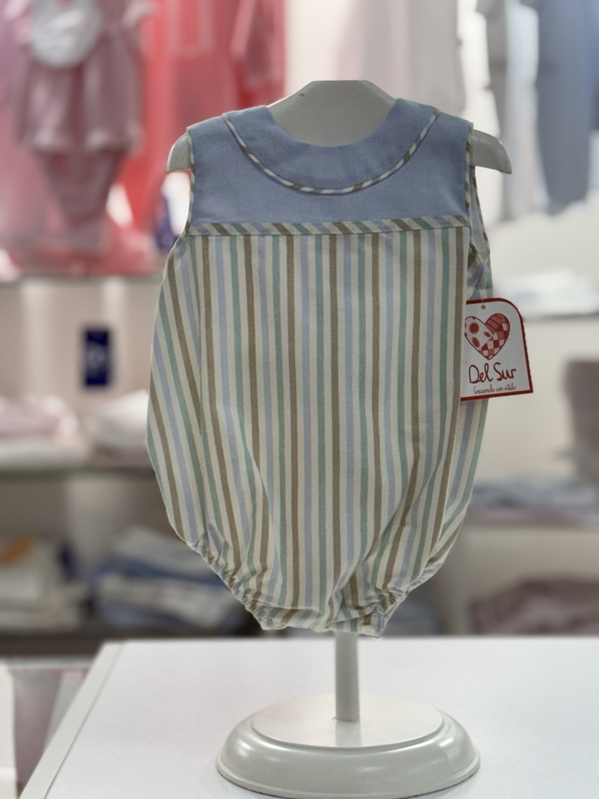 img_8060 𝓓𝓮𝓵 𝓼𝓾𝓻
Pagliaccetto bambino “Familia Pionono” art.0931 - immagine 1