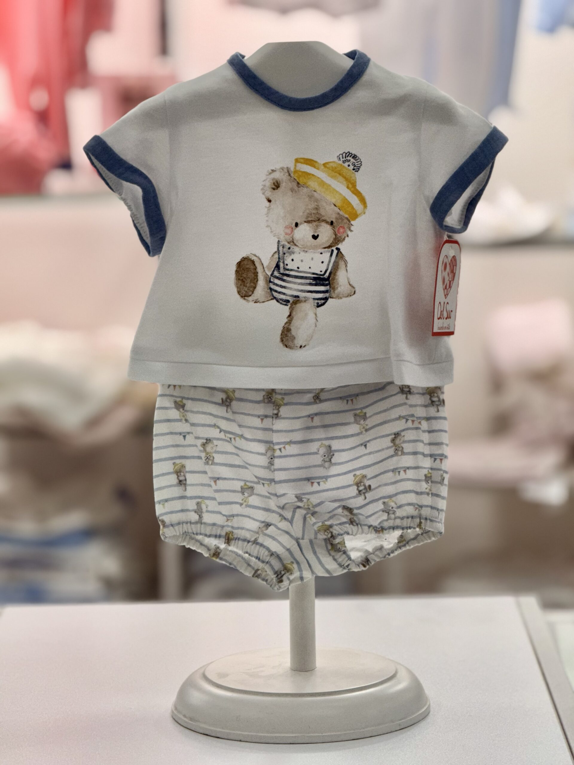 img_8734 𝓓𝓮𝓵 𝓼𝓾𝓻
Pagliaccetto neonato “Familia Santorini” art.0032 - immagine 1